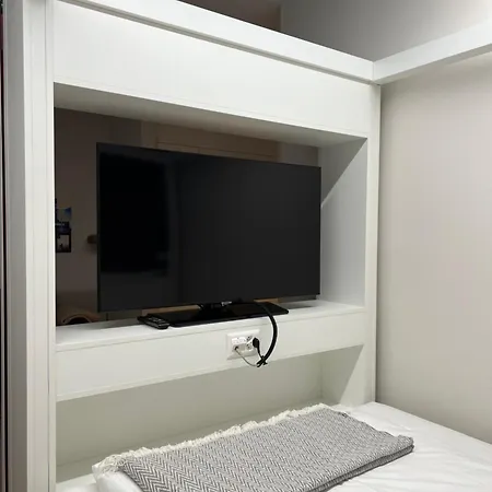Livingtown Apartment *