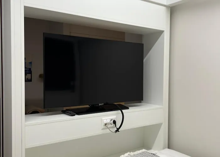 Livingtown Apartment *